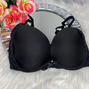 Victoria’s Secret Dream Angels Black Push Up W/ Black lace detail and Band 32DD